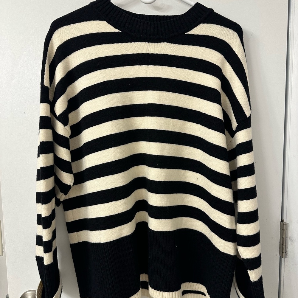 Zara woman oversized black and white stripe sweater
